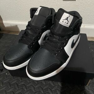 Nike Air Jordan 1 Mid “Black Off Noir-Summit”